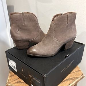 Frye Judith Seam Leather Ankle Bootie, New with box, size 7M